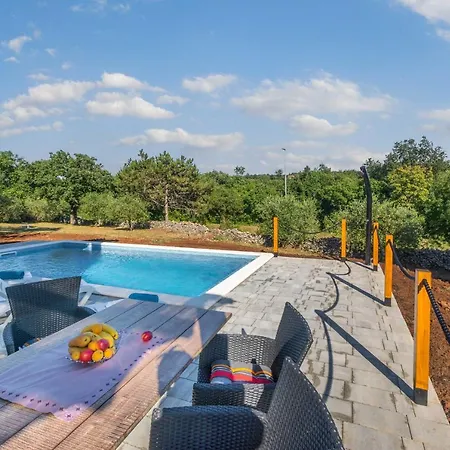 Villa Patricia Labin (Istria)